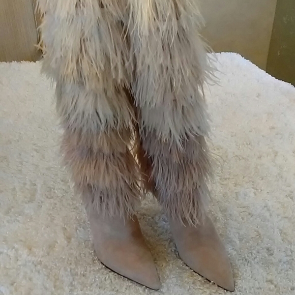 Ombre Feather Yeti Boot - Picture 4 of 7